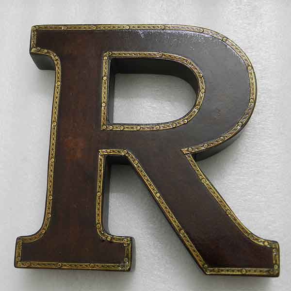 Houten Letter R Metal and Wooden Furniture